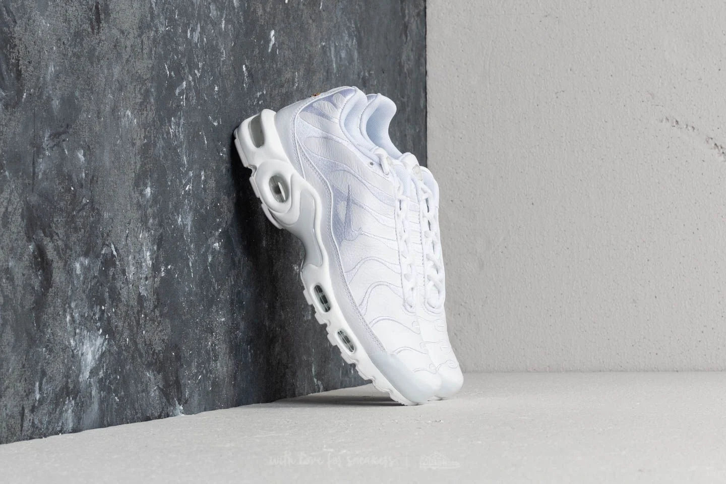 Nike Air Max Plus TN white