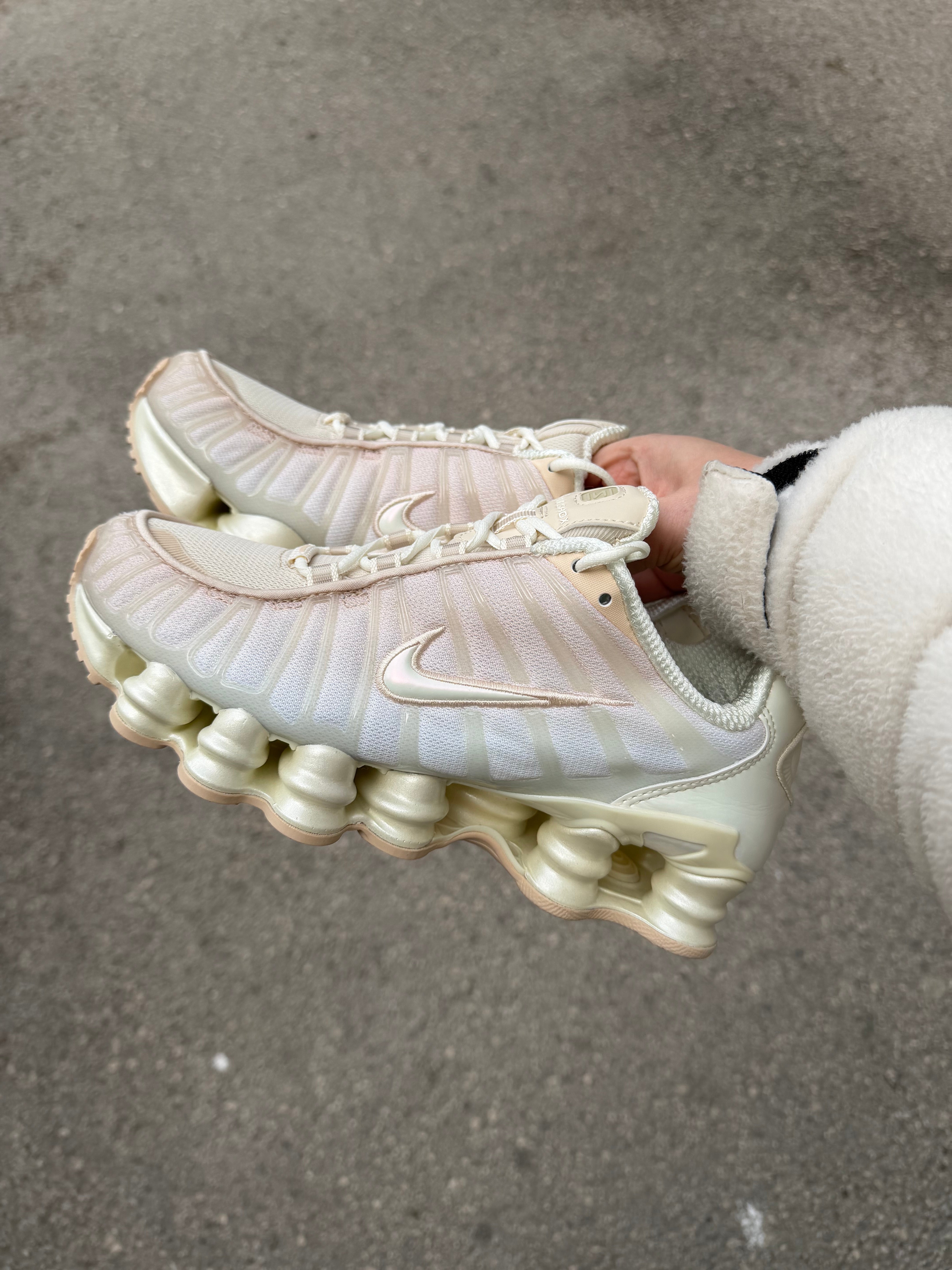 NIKE SHOX TL W ‘PEARL WHITE EDITION’