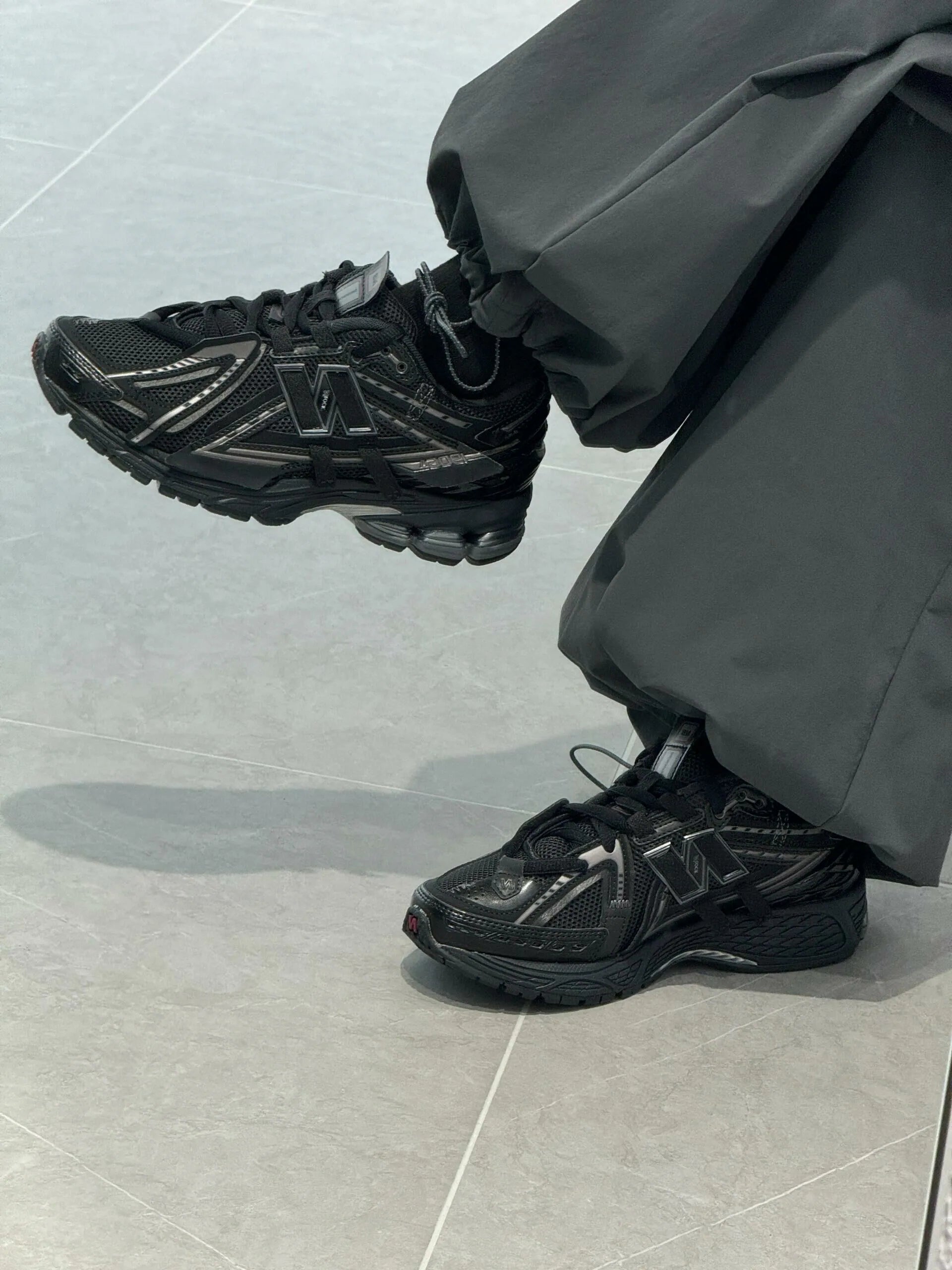 New Balance 1906 Black Phantom \ Metallic Silver