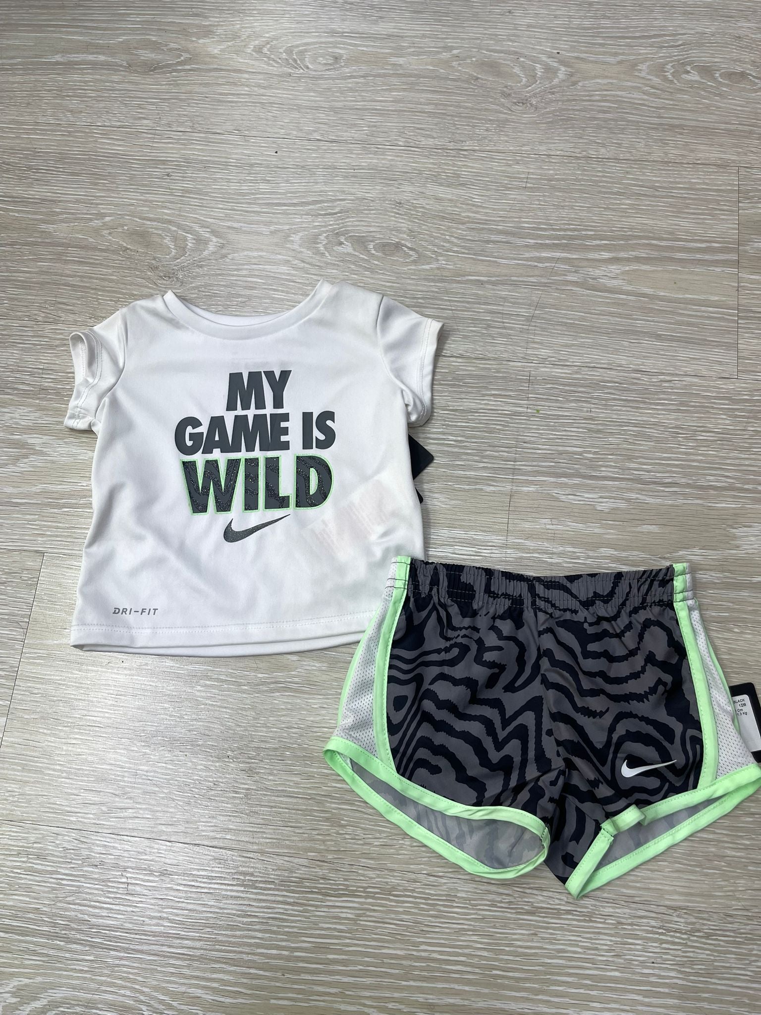 Nike Sportswear Set T-Shirt e Shorts Unisex
