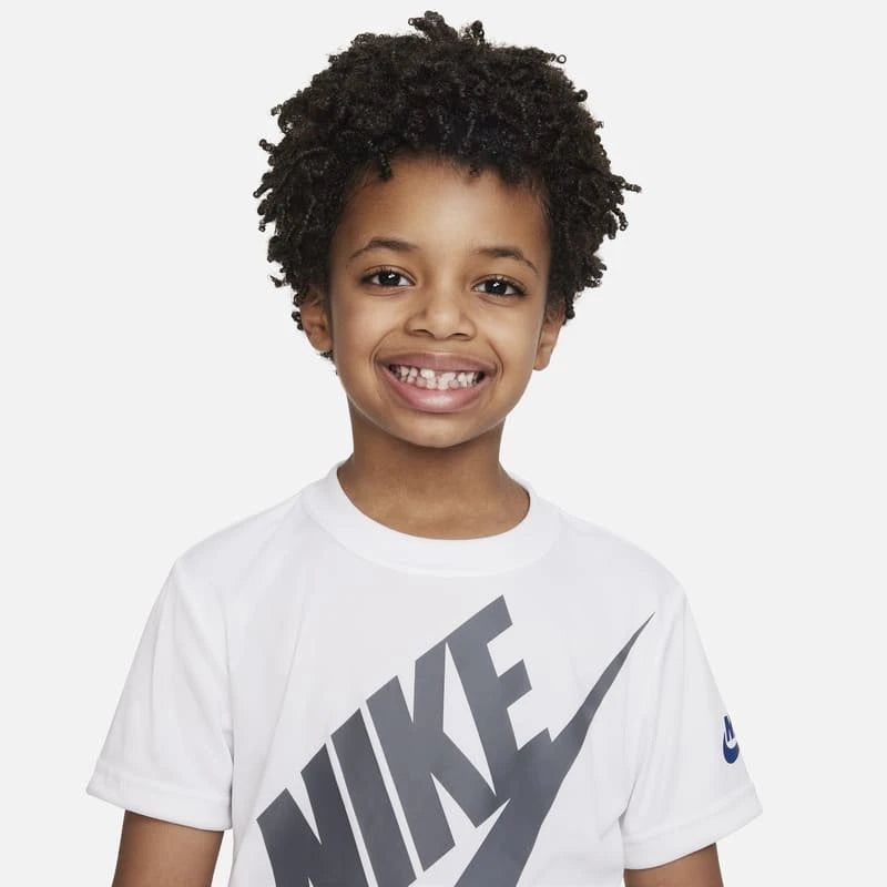 Completo Nike T-shirt e pantaloncino DRI-FIT