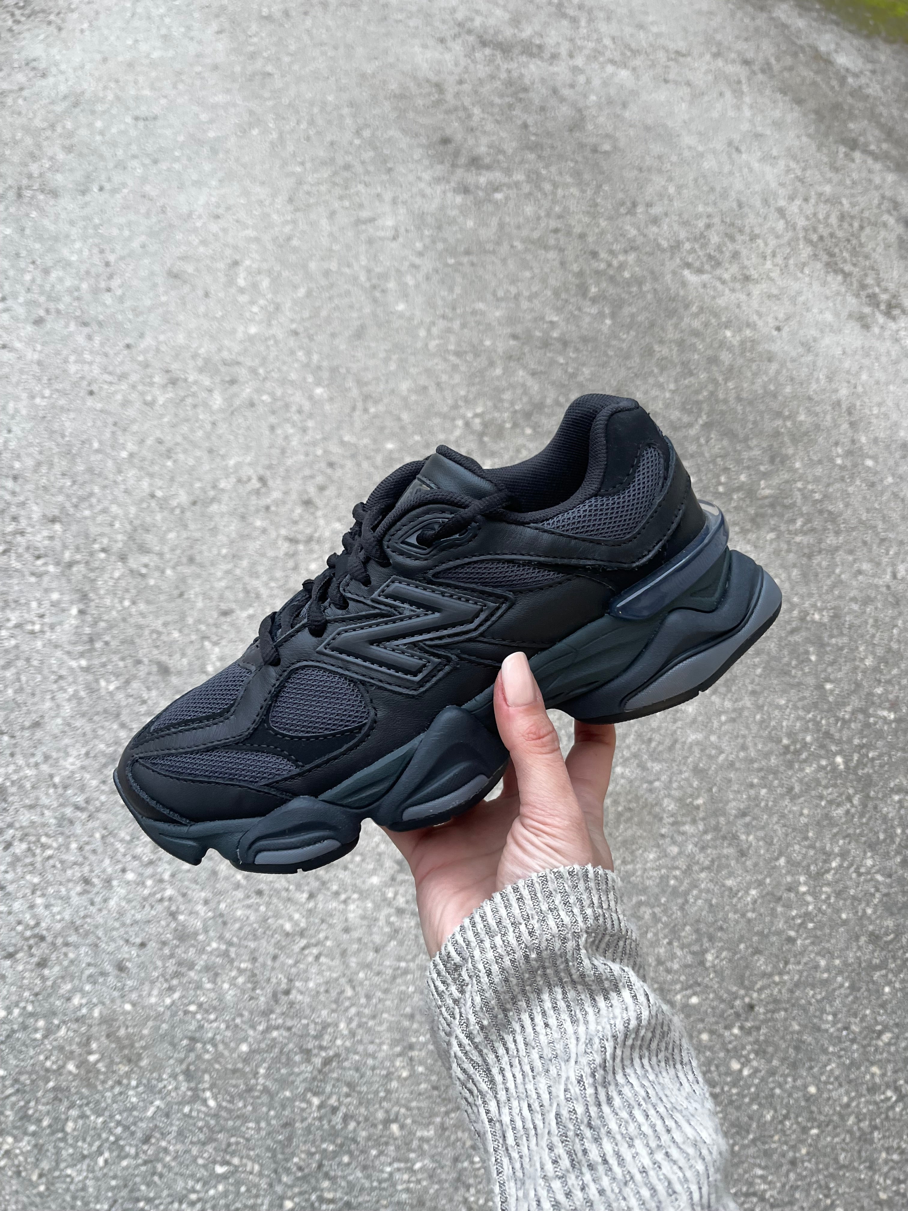 New Balance 9060 Unisex Triple Black (COD40F1)