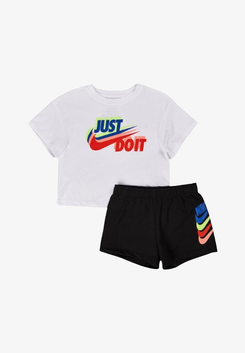 Completo Bambina Nike t-shirt e pantaloncino