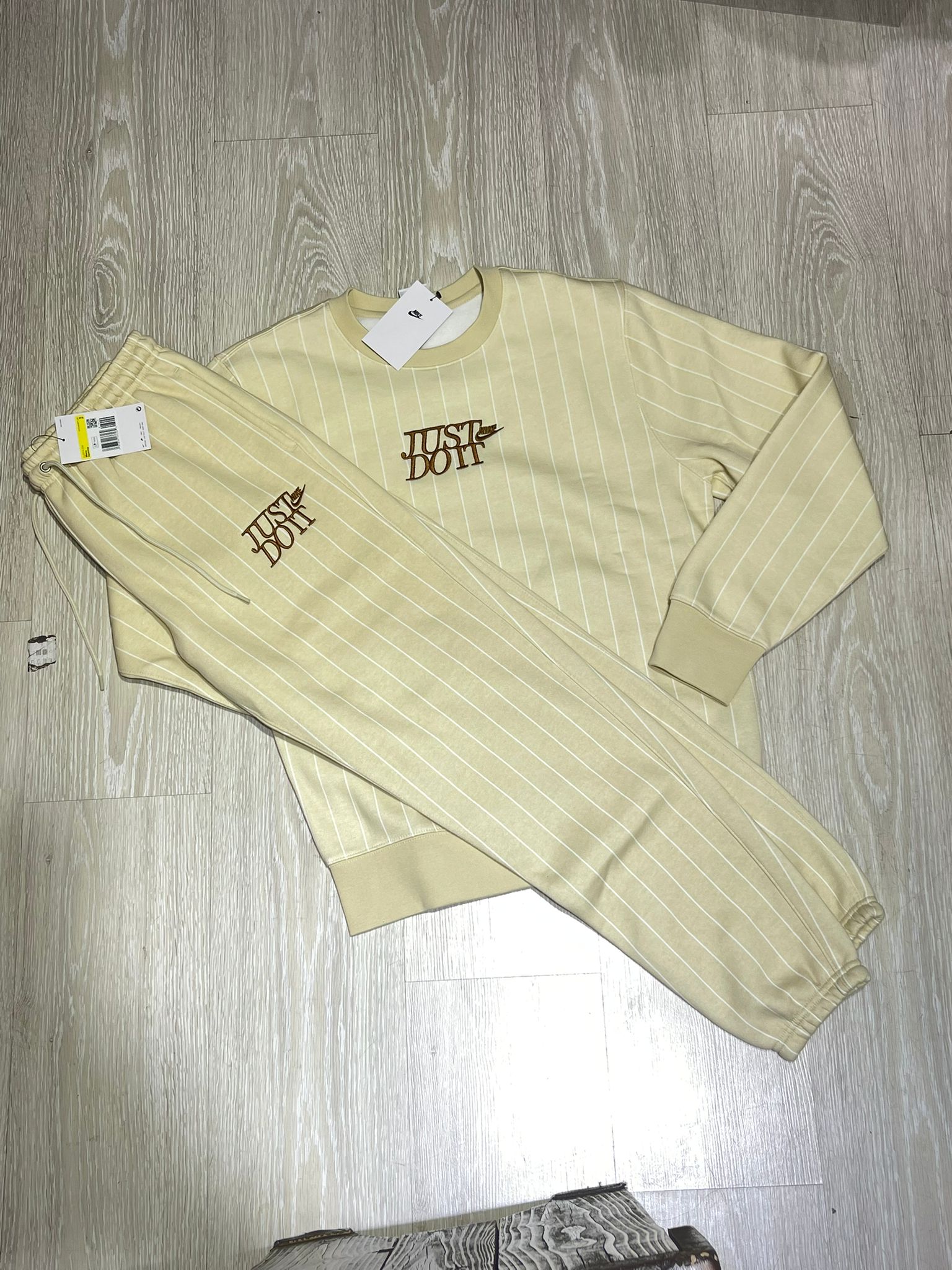 Tuta completa Nike Line Beige