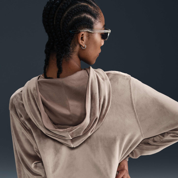 Tuta sportiva Nike realizzata in velluto