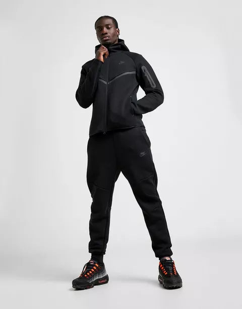 Nike Tech Fleece completa con cappuccio