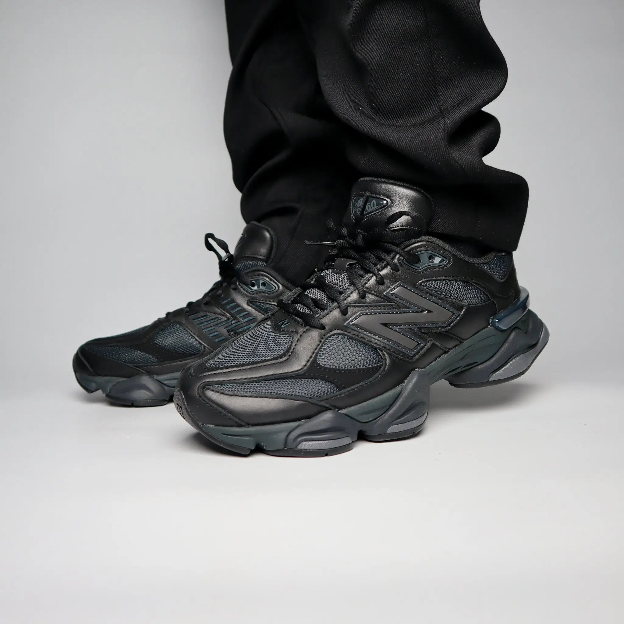 New Balance 9060 Unisex Triple Black (COD40F1)