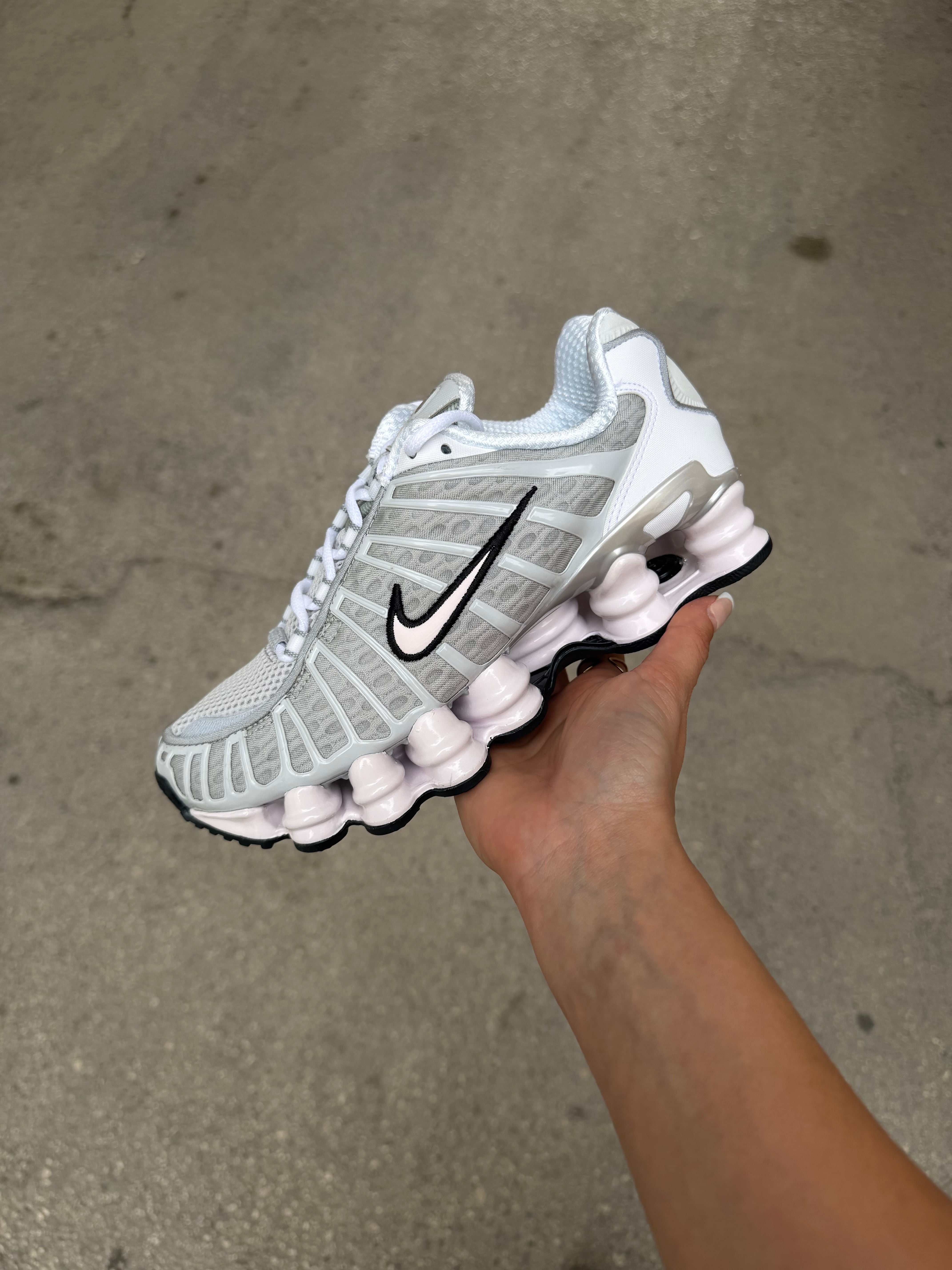 NIKE SHOX TL W 'Neutral Grey Pearl Pink' (COD44L1)