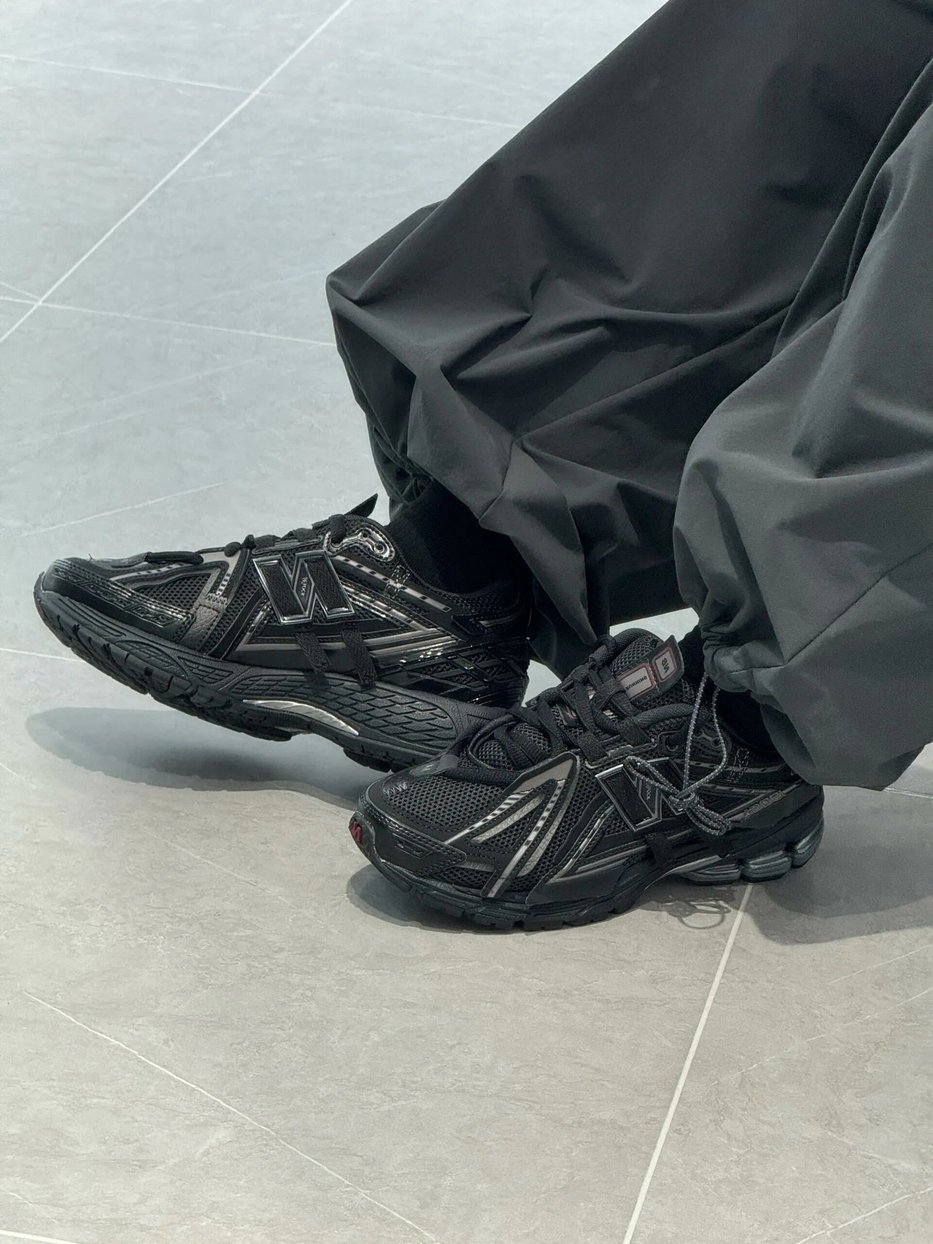 New Balance 1906 Black Phantom \ Metallic Silver