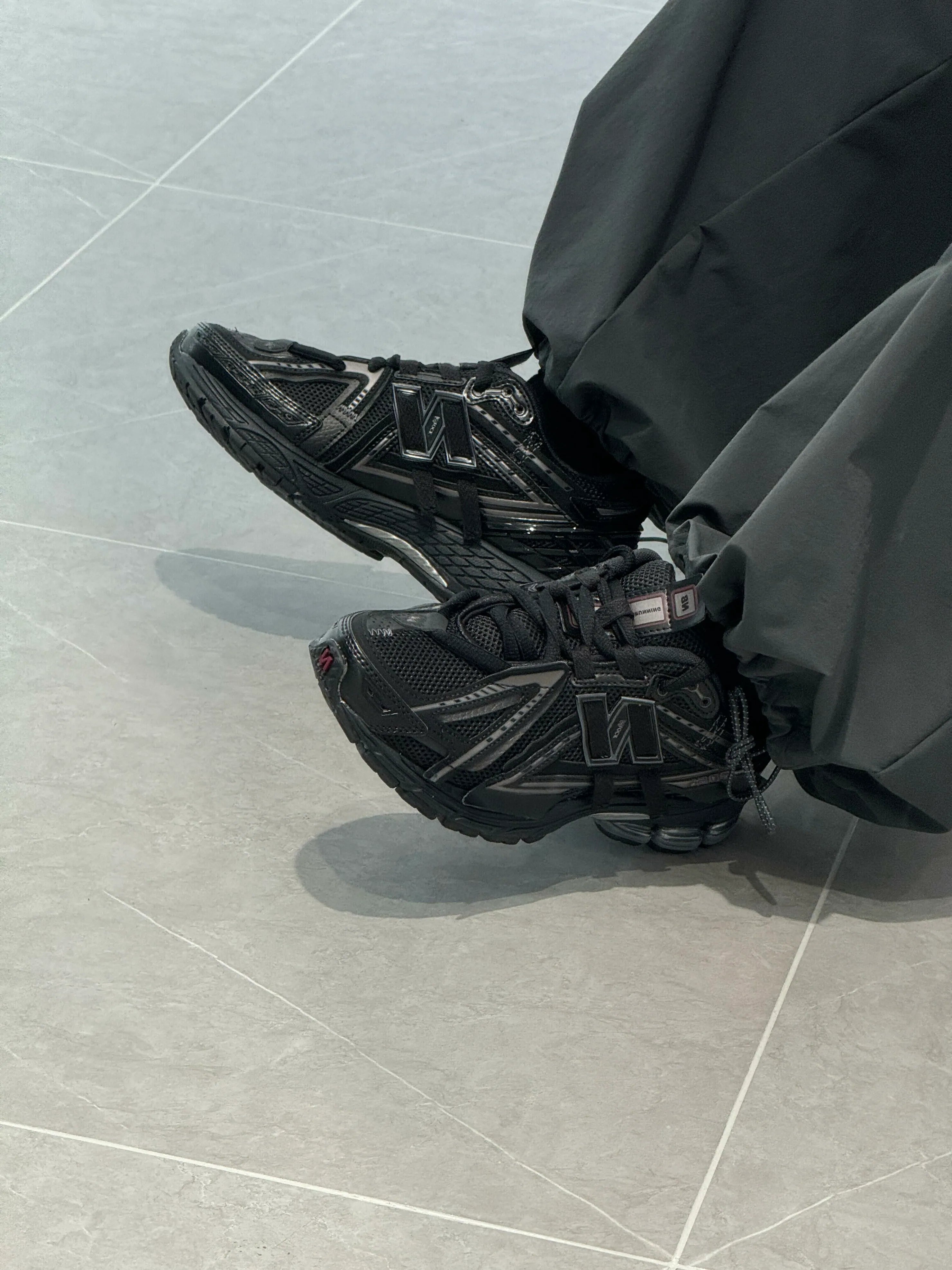 New Balance 1906 Black Phantom \ Metallic Silver