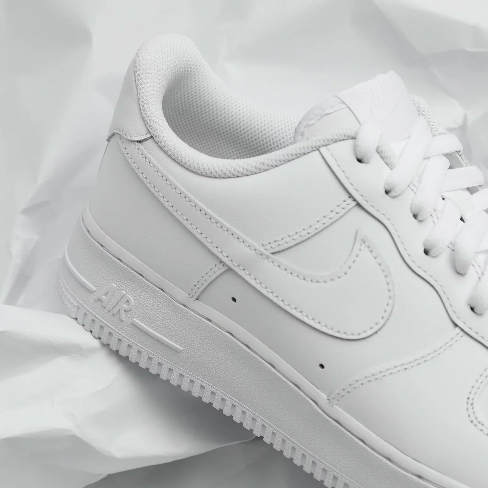 Nike Air Force 1 '07 total white