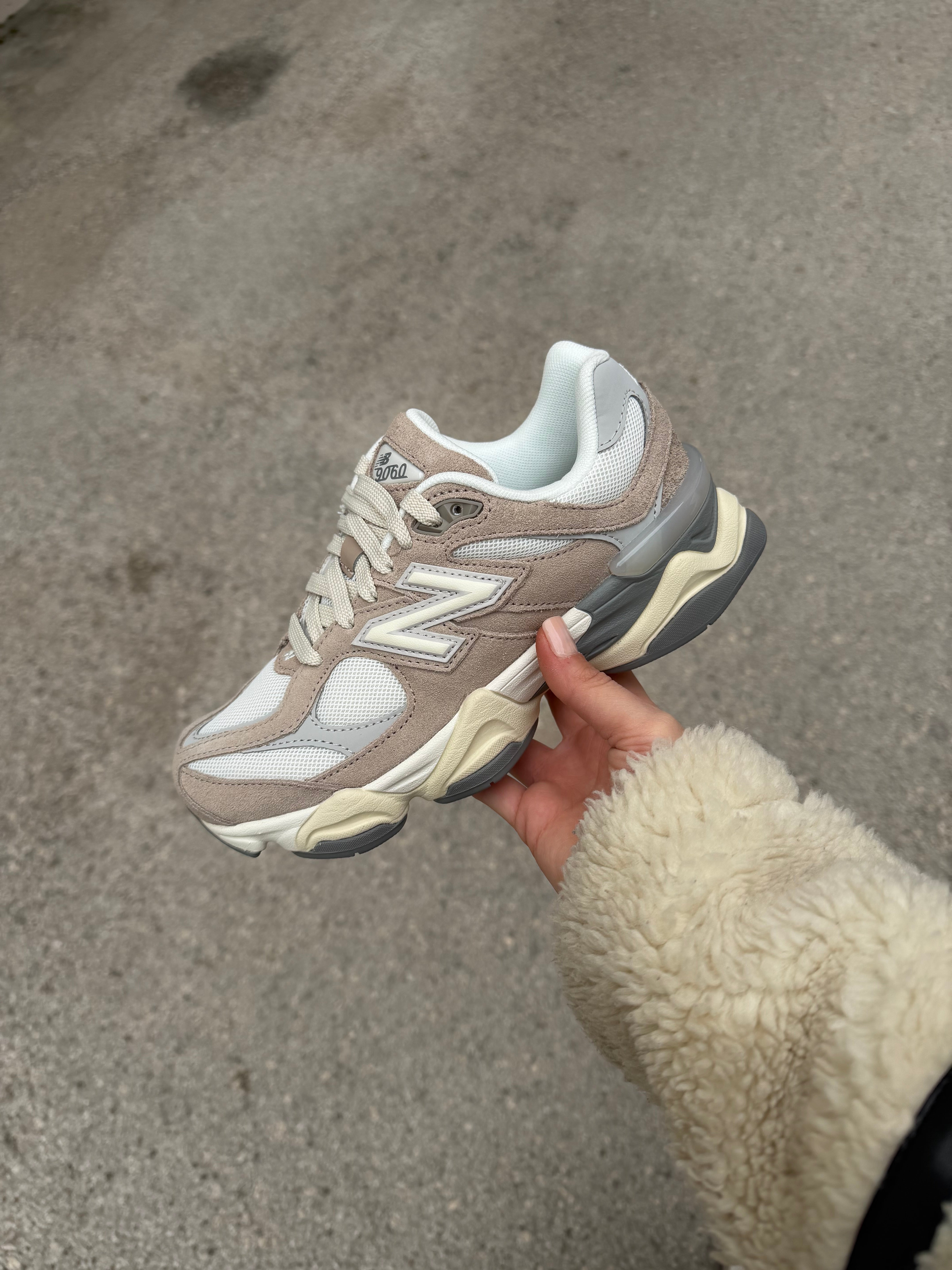New Balance J 9060 Unisex (COD38D2)