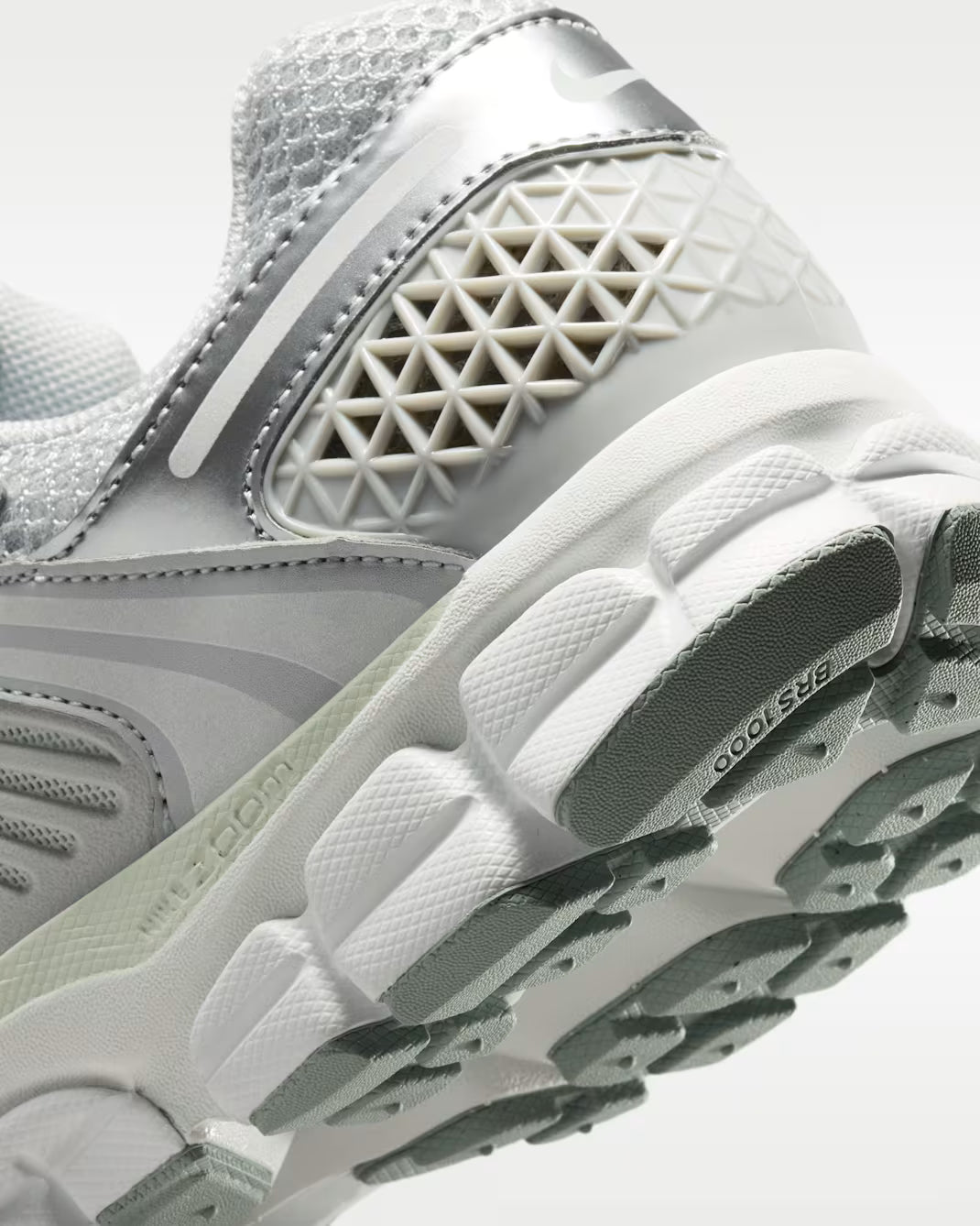 Nike Zoom Vomero 5 (COD-V6)
