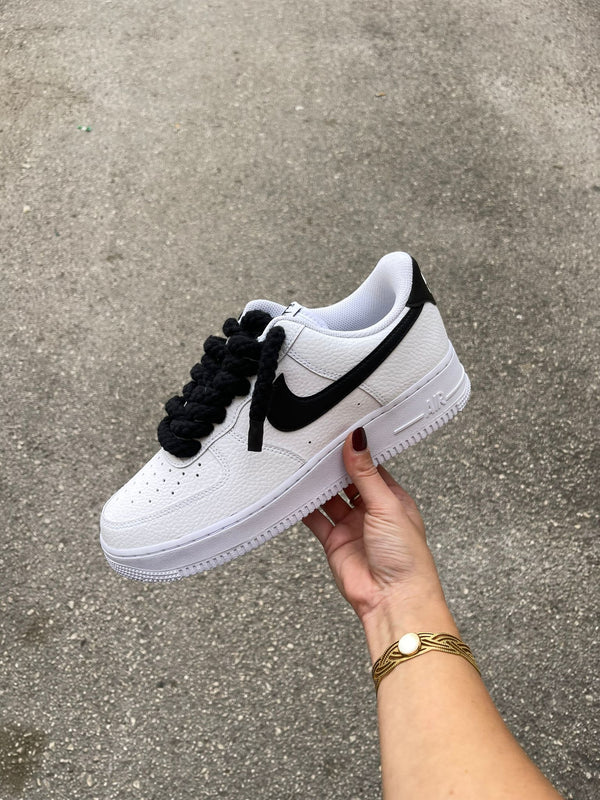 Nike Air Force 1 “Rope Laces” bianca nera con corda nera