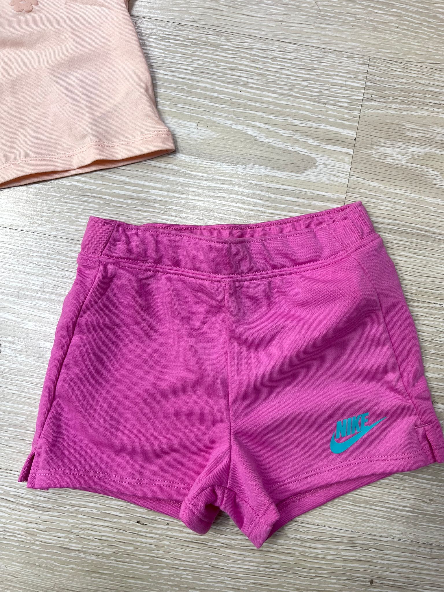 Nike Sportswear Set T-Shirt e Shorts