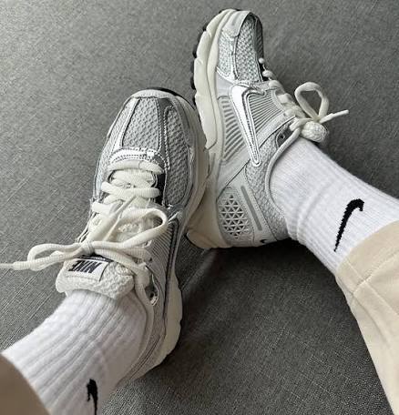 Nike Zoom Vomero 5 Photon Dust (CODV1)