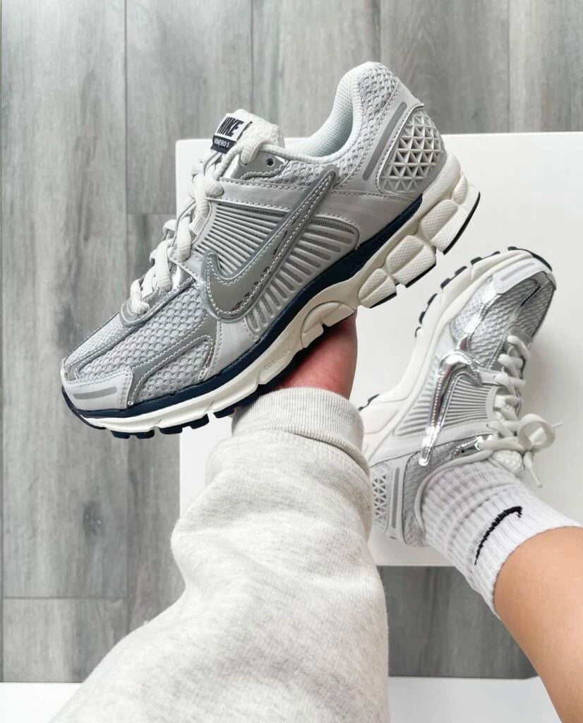 Nike Zoom Vomero 5 (CODV1)